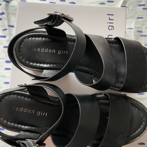 Womens strappy heeled sandals *AS IS* - Picture 2 of 8